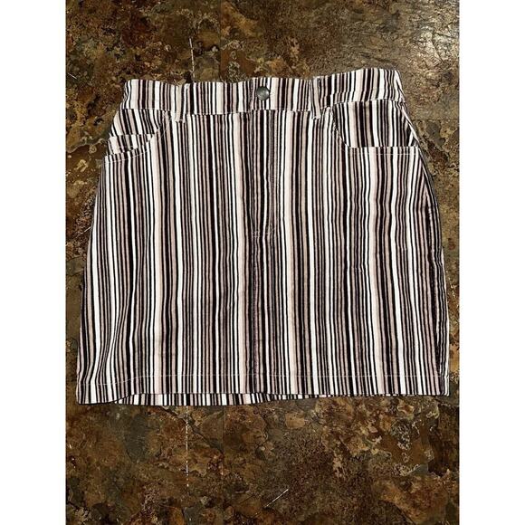 Forever 21 Striped Corduroy Mini Skirt Size Small Lightweight Breathable - Picture 1 of 8